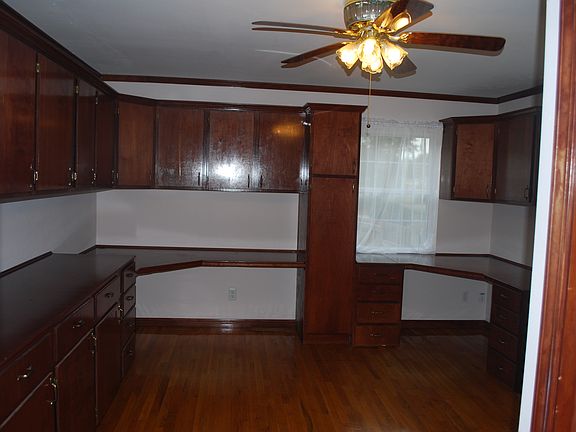 office with built-ins