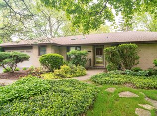 210 Tully Pl, Prospect Heights, IL 60070