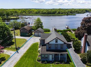 145 Riverside Dr, Riverhead, NY 11901