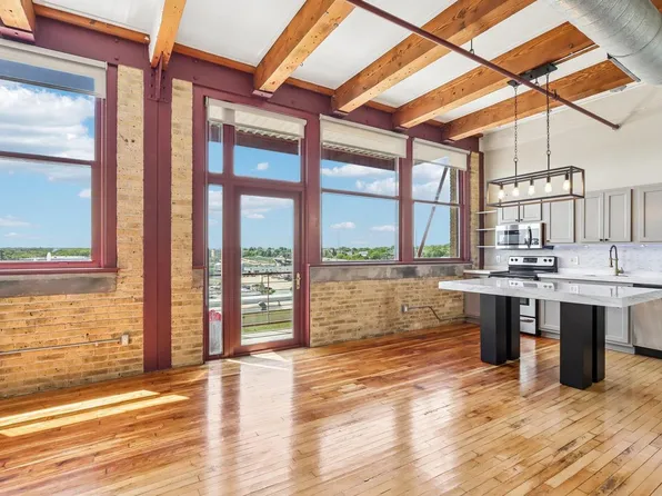 215 W Maple STREET #405, Milwaukee, WI 53204