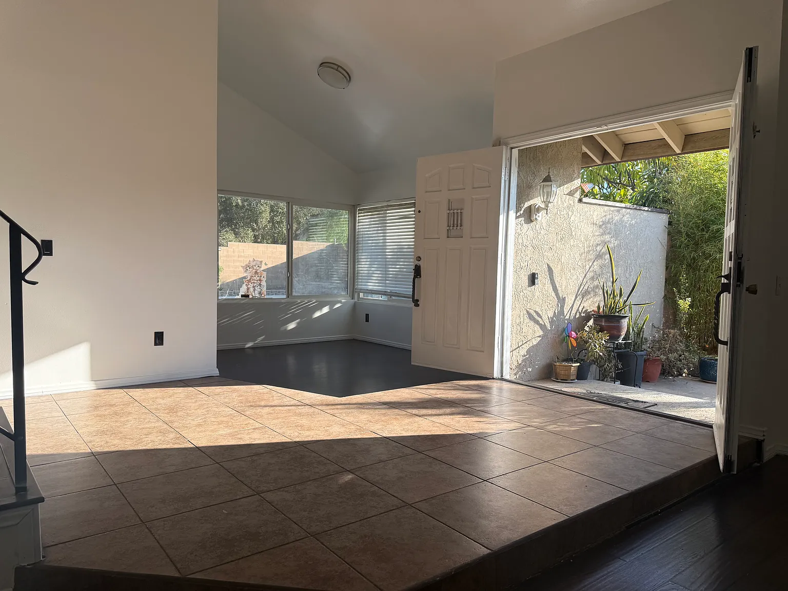 4 bed, 2255 sqft, $4,000 — Photo 4