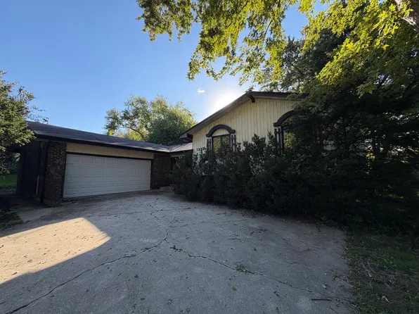 1222 Laurel Ln, Schaumburg, IL 60193
