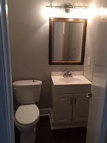 805 Champagne Dr — Photo 8