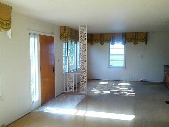 2nd image of 838 Oakleaf Dr