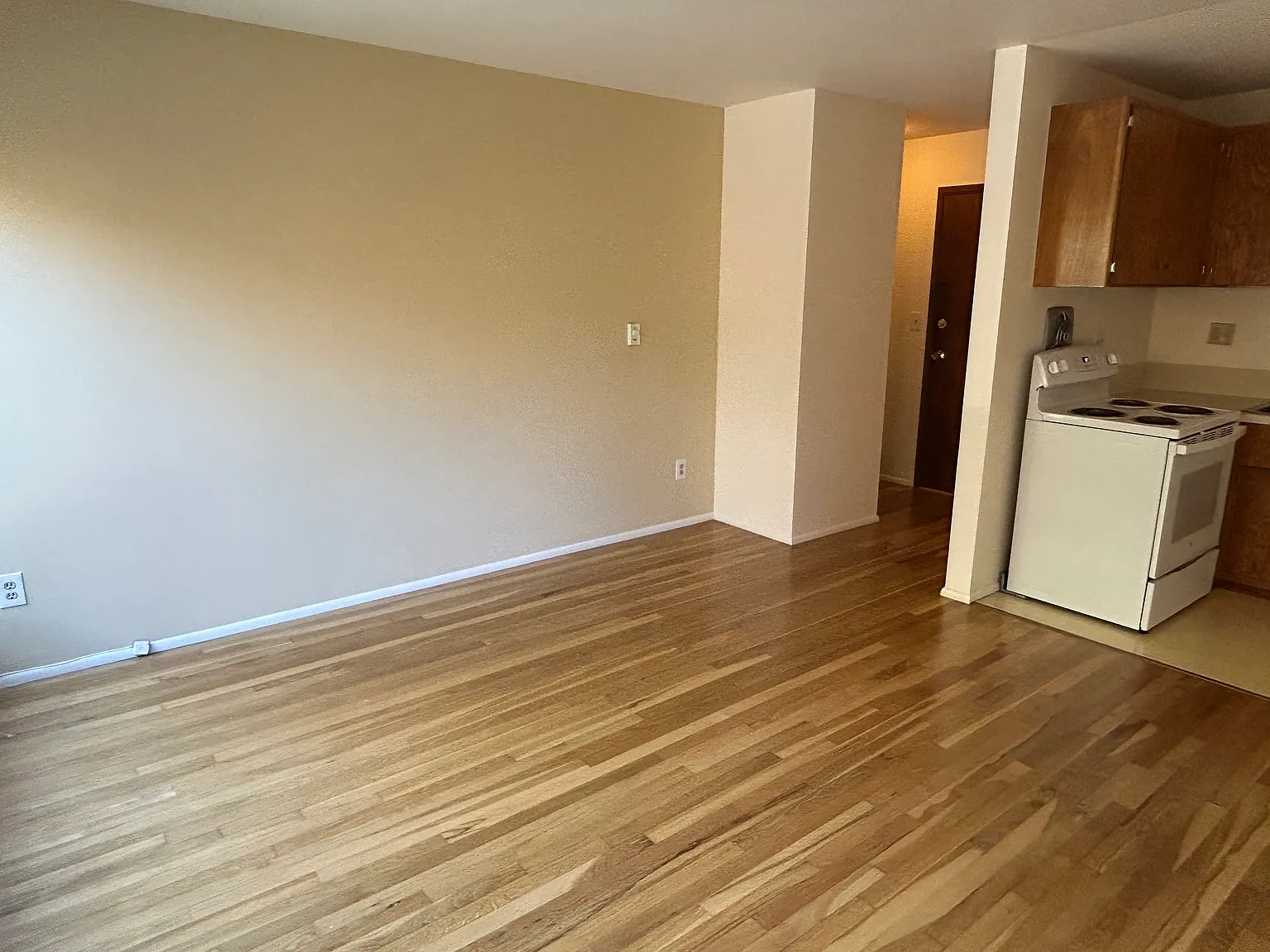735 Belmont Ave E — Photo 3