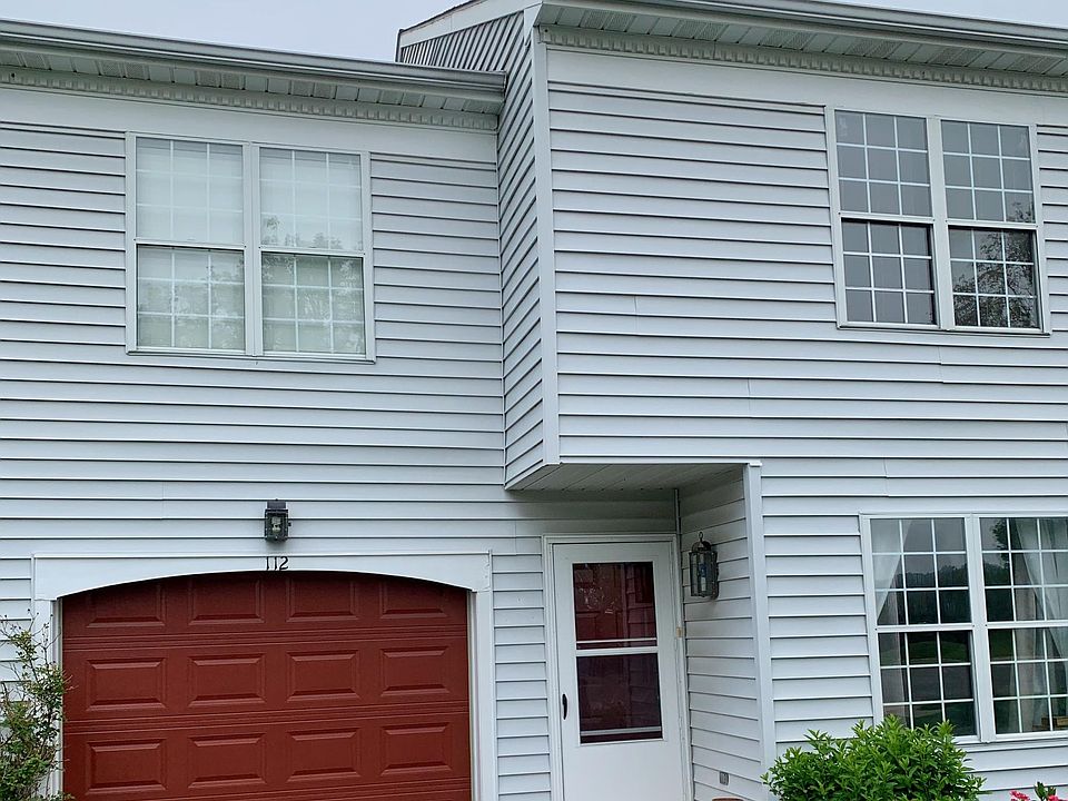 112 Spring Ridge Court - End unit townhome