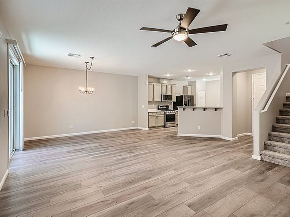 4th image of 25 Red Oak Canyon St Unit 1