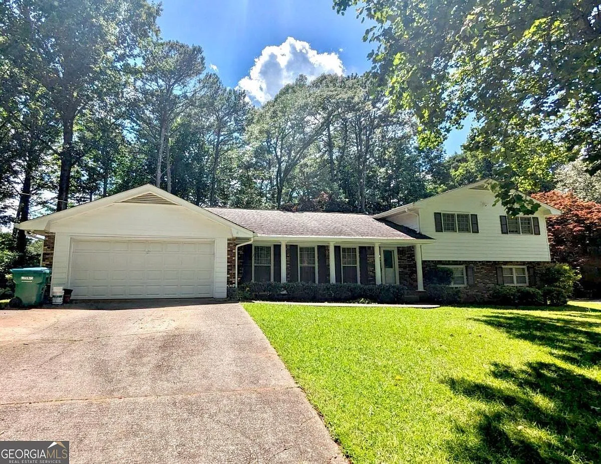 5724 Four Winds Dr SW photo 1