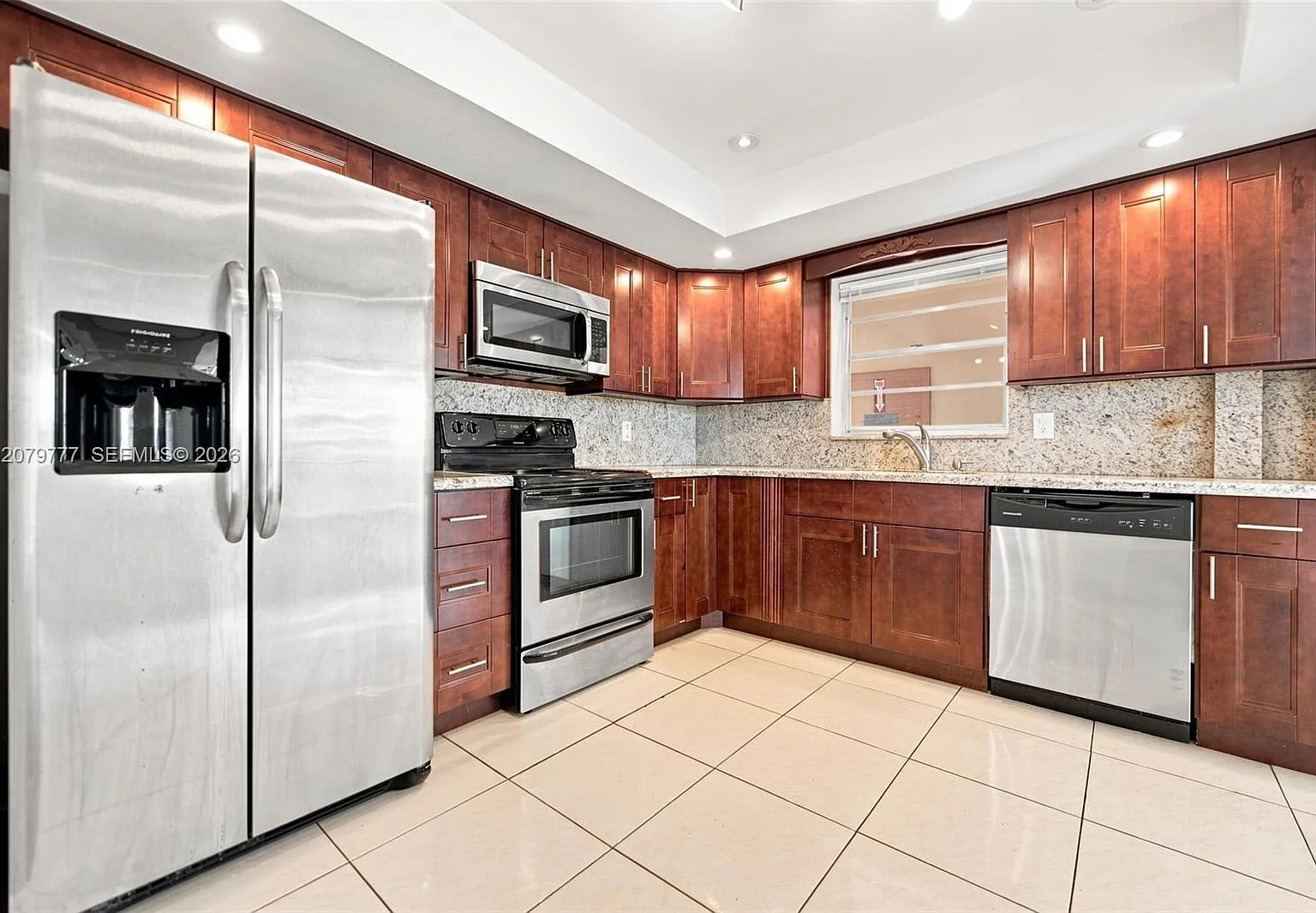 Eldorado Plaza West Condo — Photo 1