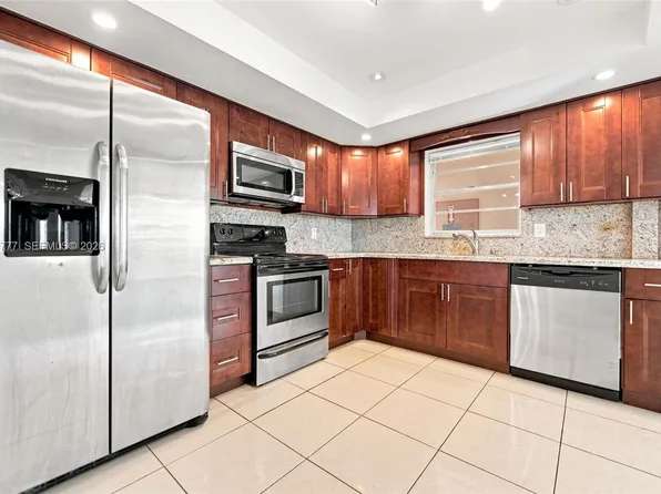 200 NE 12th Ave, Hallandale, FL