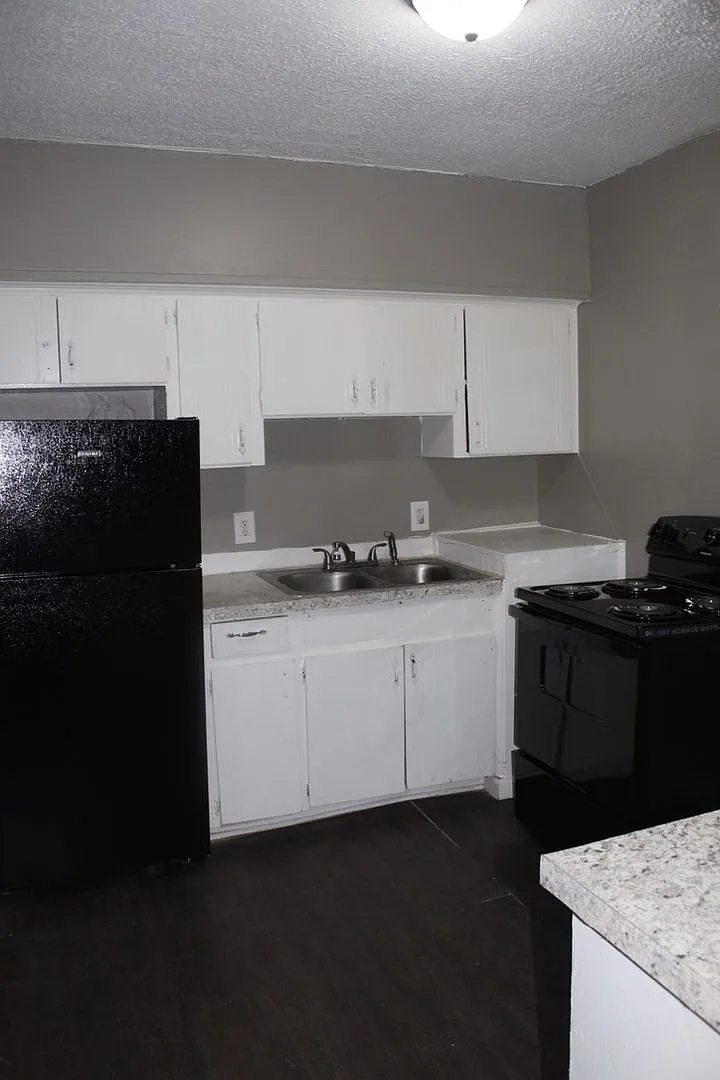 Iron Street Apartments — Photo 4