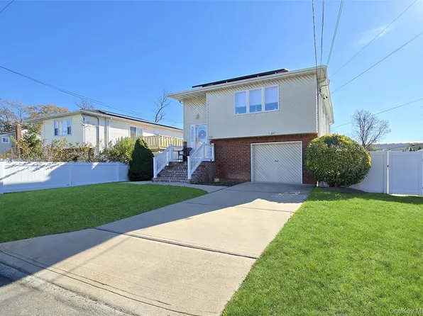430 Heathcote Road, Lindenhurst, NY 11757