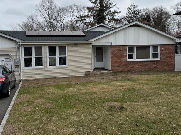 21 Chateau Dr