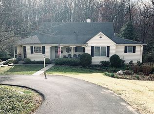 858 Hallowell Dr, Huntingdon Valley, PA 19006