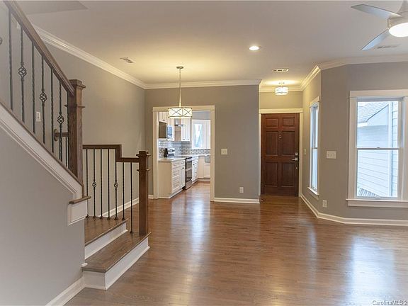4th image of 806 Greenleaf Ave
