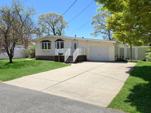 86 Samuel Street, Lake Ronkonkoma, NY 11779