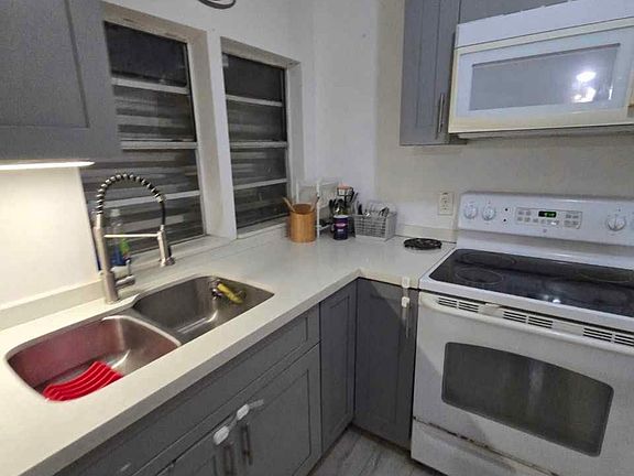 5th image of 1300 Collins Ave