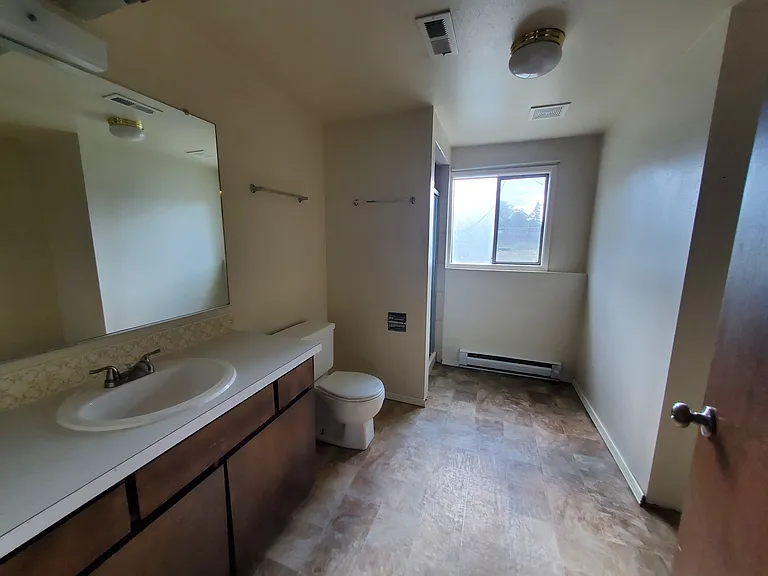 823 N Sargent Rd — Photo 7