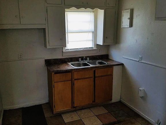 4th image of 2319 Ash Ave