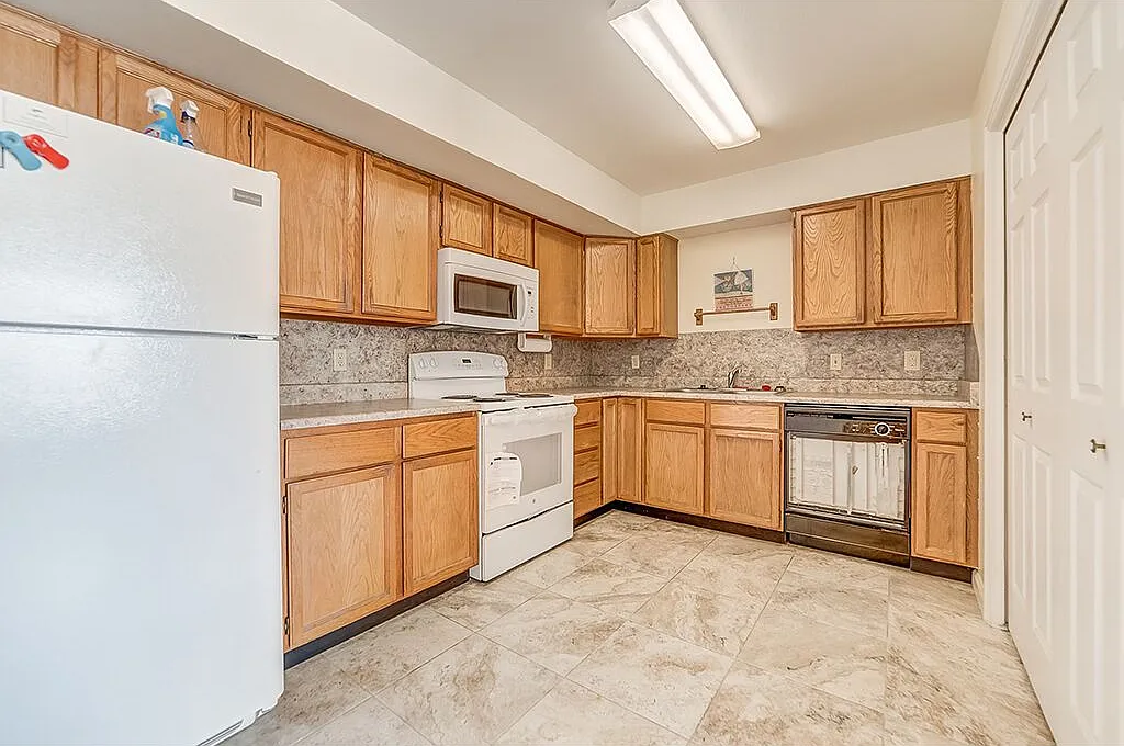 2 bed, 975 sqft, $499 — Photo 3