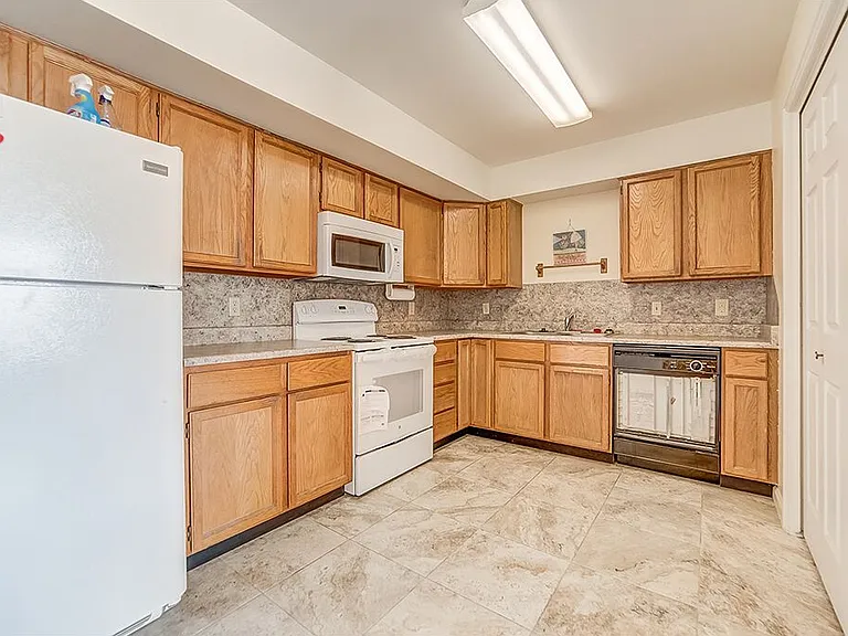 725 N 800 E #7 — Photo 3