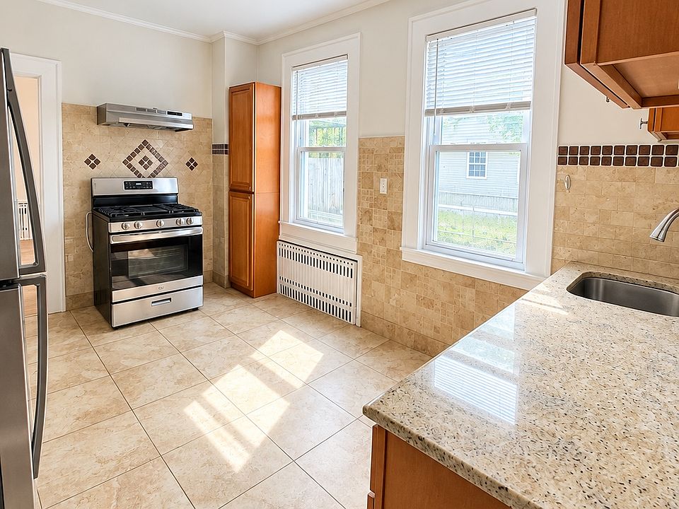 1st image of 176 Shaw St APT 1