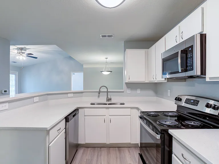 Marina Pointe — Photo 11
