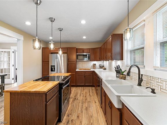 4th image of 419 19th St NW