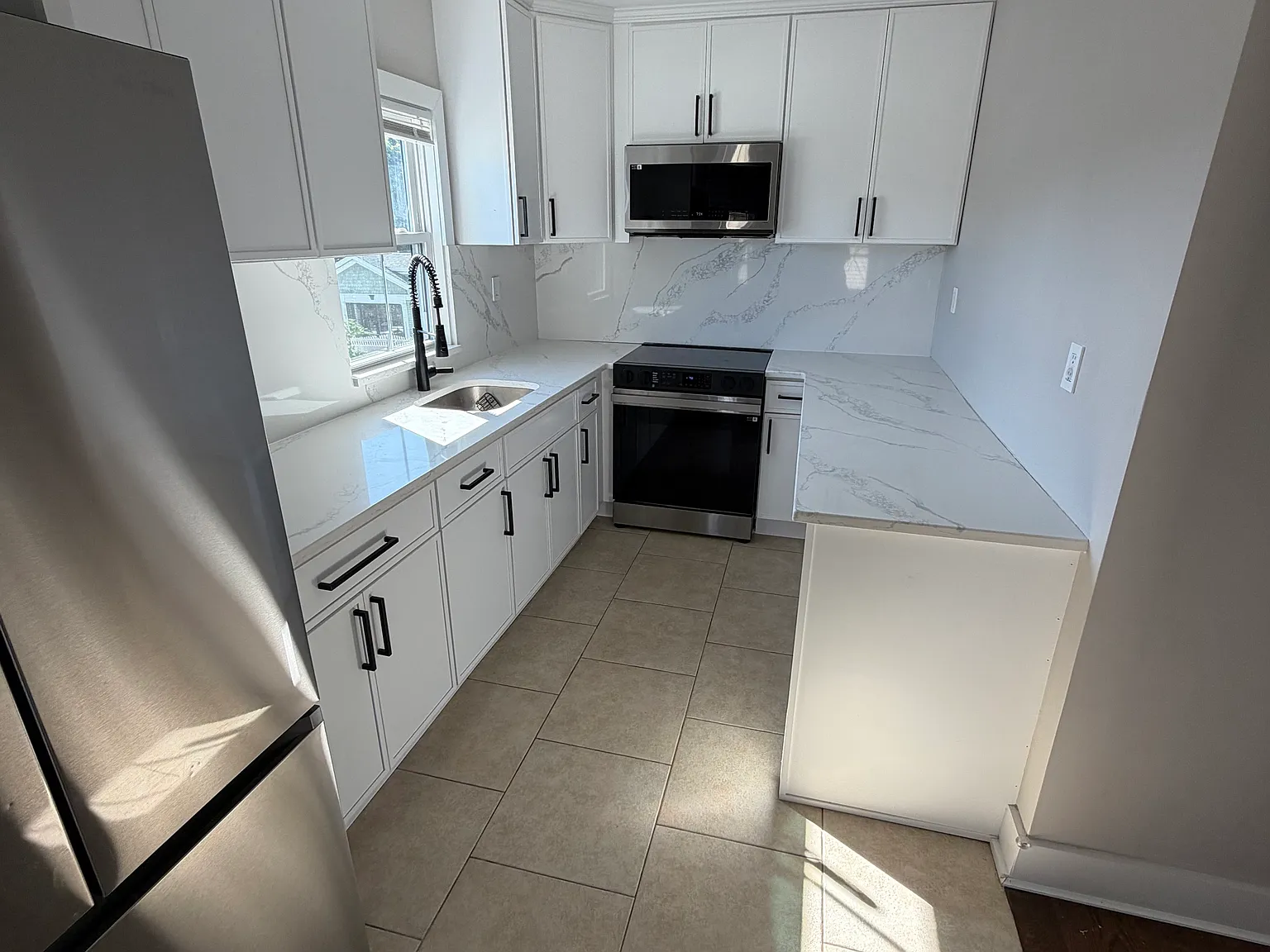 Earle Ave, Lynbrook — Photo 1