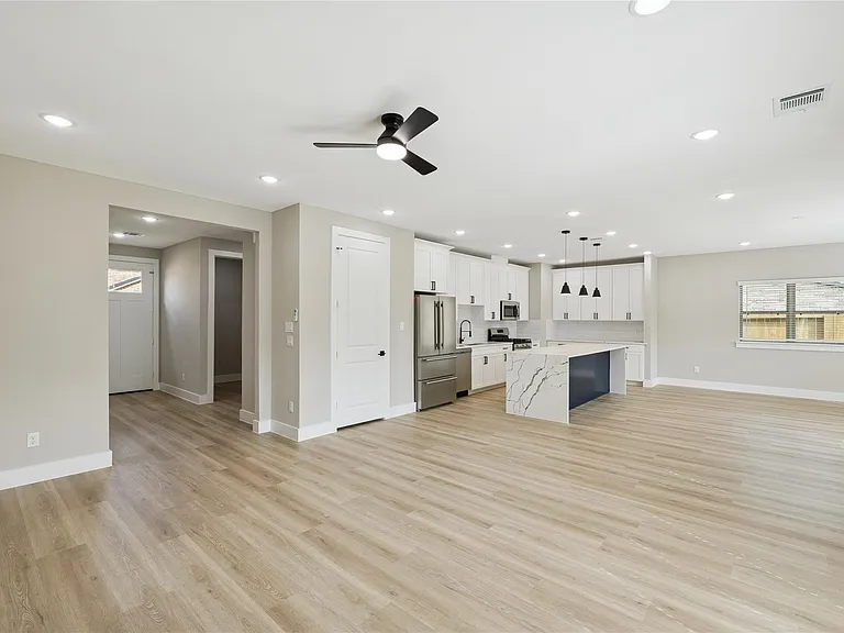 2618 Martinas Ct — Photo 7
