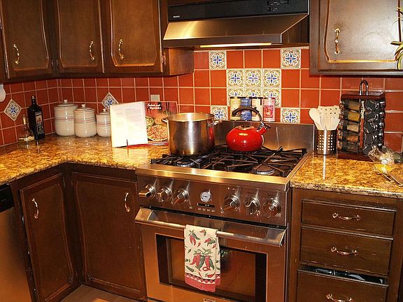 Chef Kitchen w/Granite