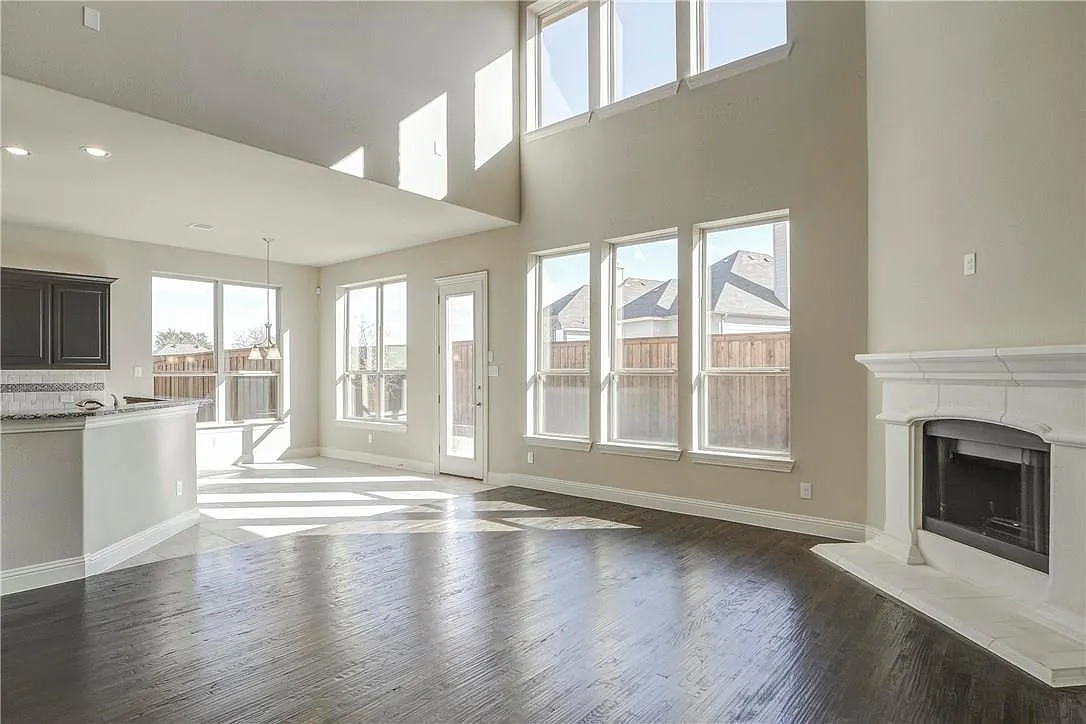 6 bed, 4021 sqft, $3,800 — Photo 3