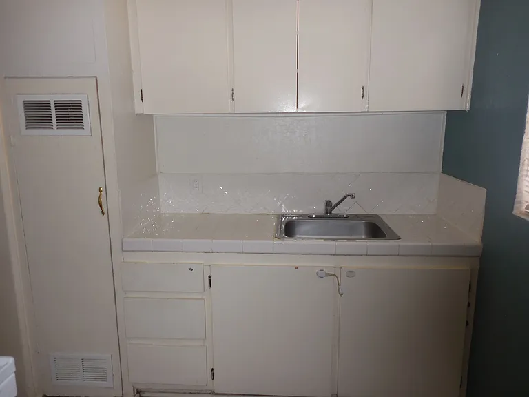 701 W Yandell Dr #5 — Photo 9