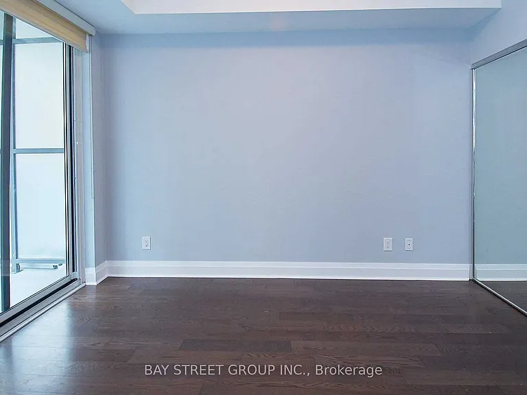 1080 Bay St #510 — Photo 3