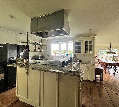 3rd image of 3809 Portsmouth Blvd