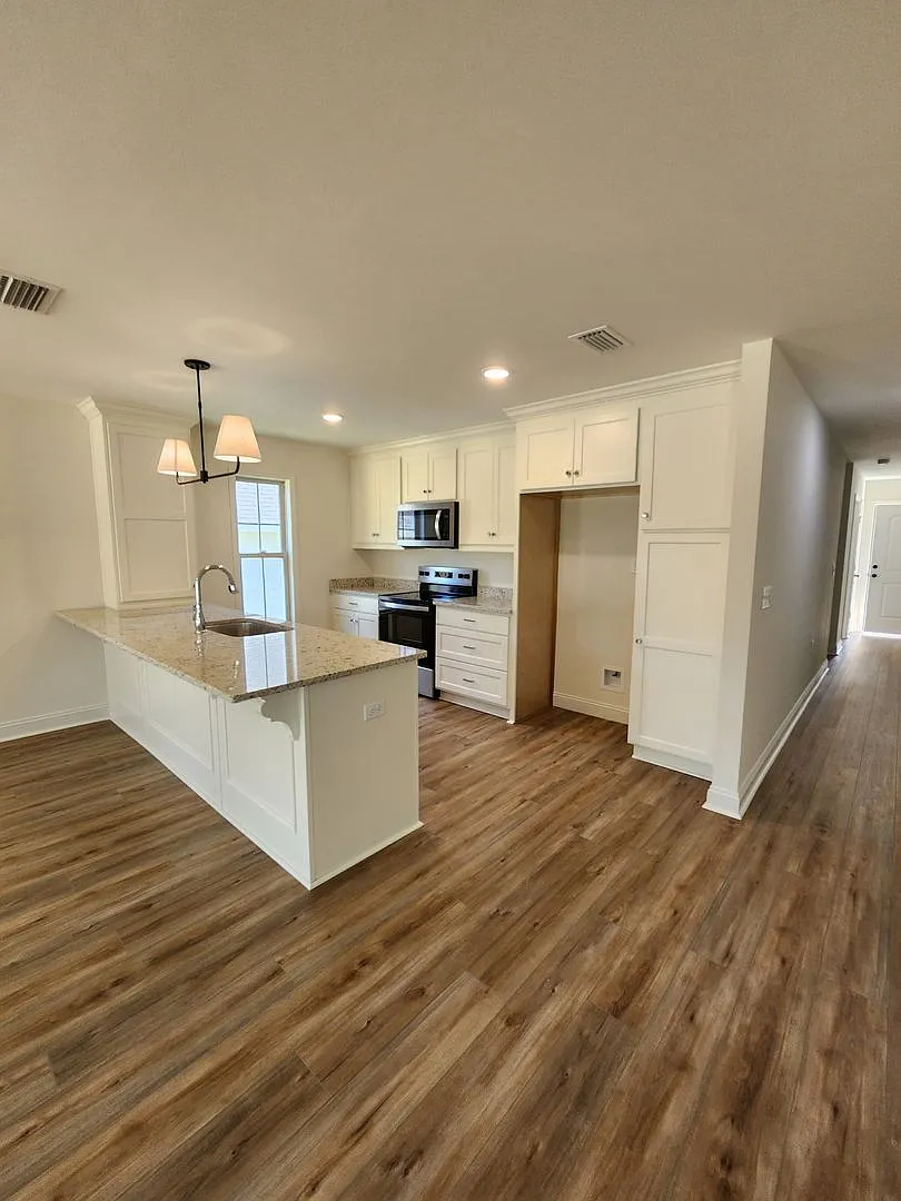 !!New Construction!! NEAR Pinegrove Elementary/Middle - 4BR Home with Granite Countertops, LVP Fl... — Photo 3
