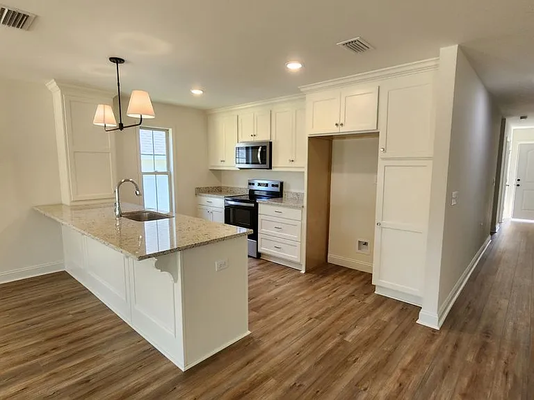 4049 Collier Ln — Photo 3