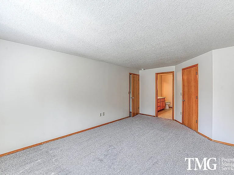 15608 NE 12th St — Photo 16