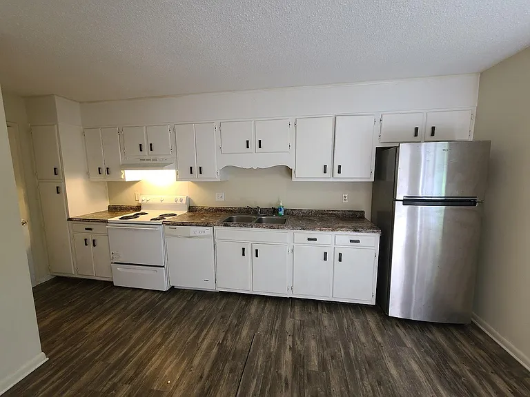 612 Platinum St — Photo 28