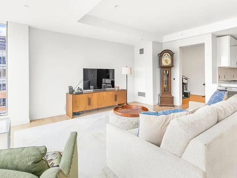 135 Seaport Blvd #2201 — Photo 2