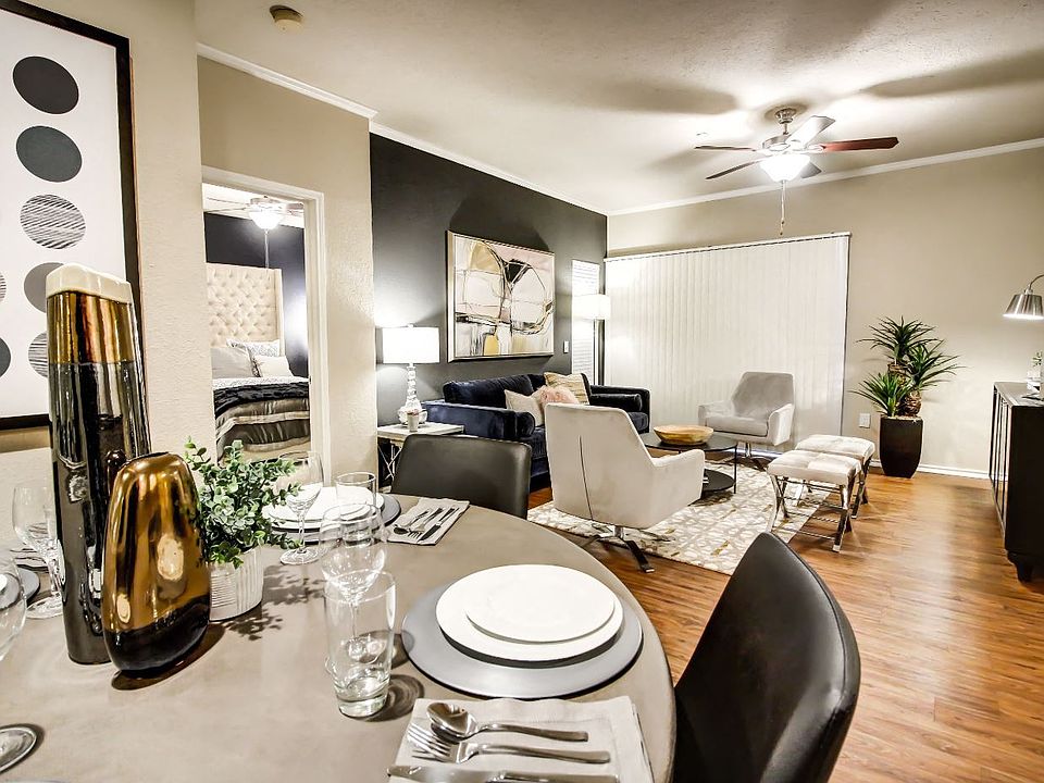 Gorgeous living room with hardwood style flooring, cozy dining nook, crown molding and ceiling fan