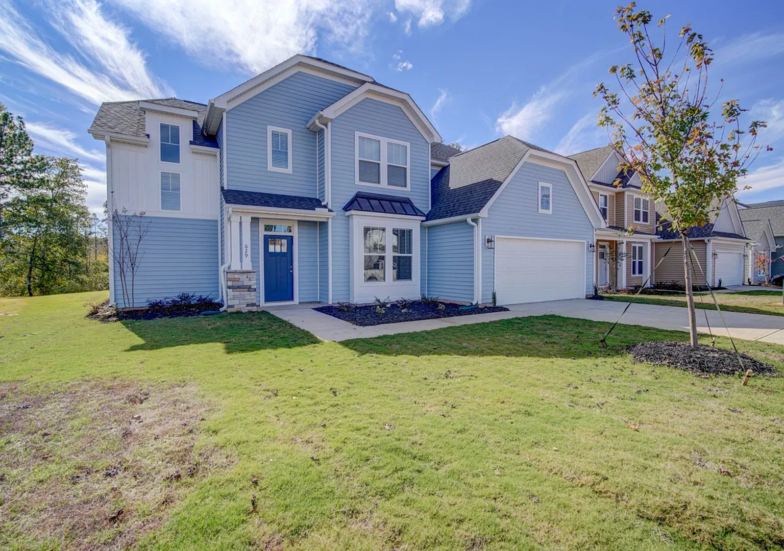 Gorgeous 4 BR, 3BA, Home with Loft, and 2 Car Garage — Photo 1