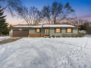 2 W Spyglass Ct, Madison, WI 53717