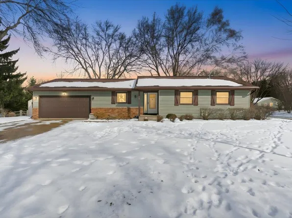 2 W Spyglass Ct, Madison, WI 53717