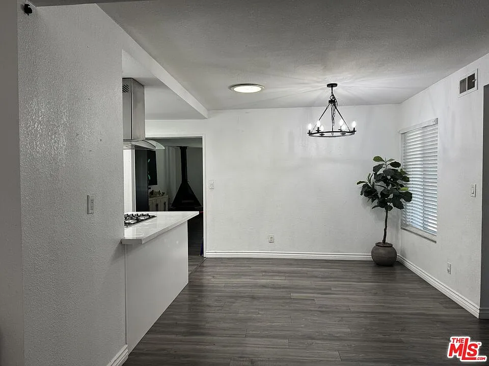3 bed, 2.0 bath, 1724 sqft, $3,500 — Photo 3