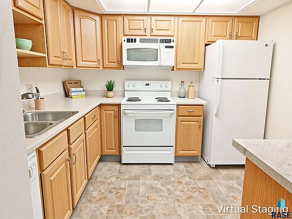3rd image of 2501 S Kiwanis Ave APT 315