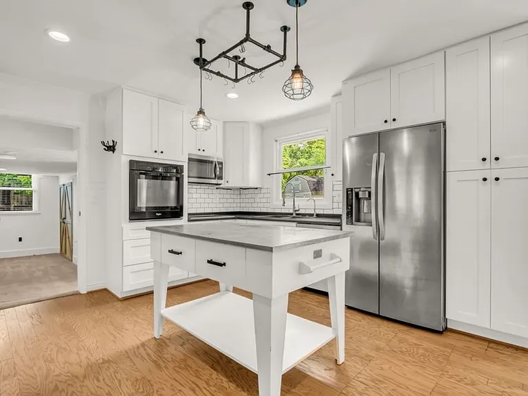 138 Carriage Dr — Photo 5