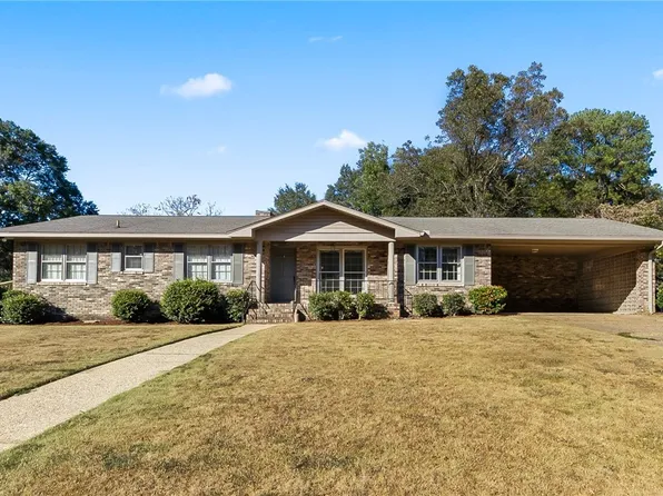 3809 Blackberry Ln, Northport, AL 35473