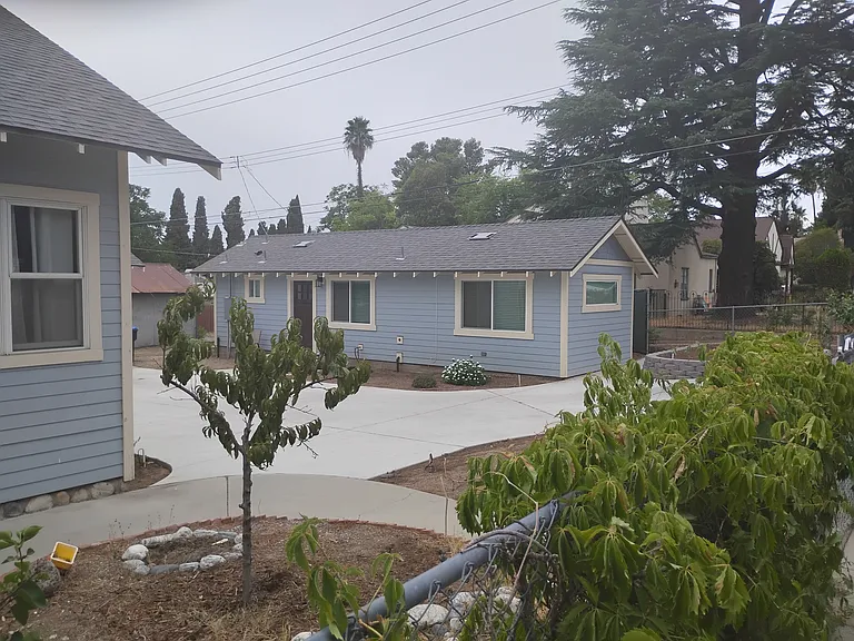 981 N San Gorgonio Ave — Photo 12