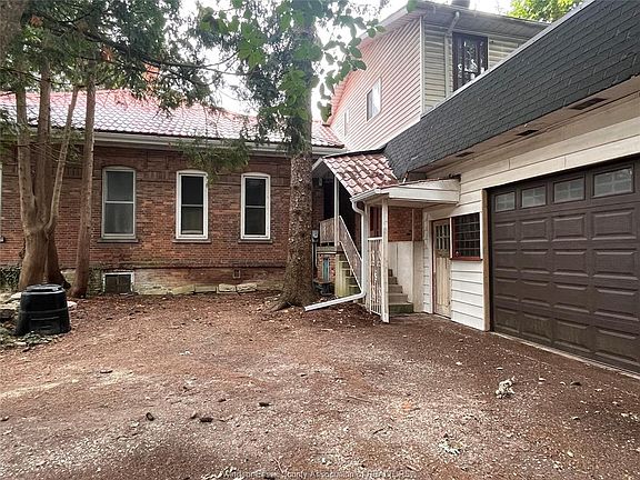 2nd image of 62 Lacroix St